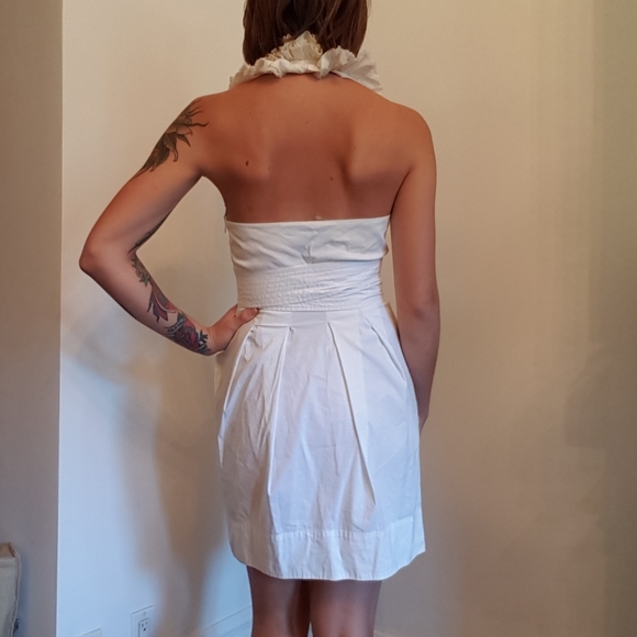 BCBG White Ruffle Cocktail Dress w. Pockets - Picture 3 of 3